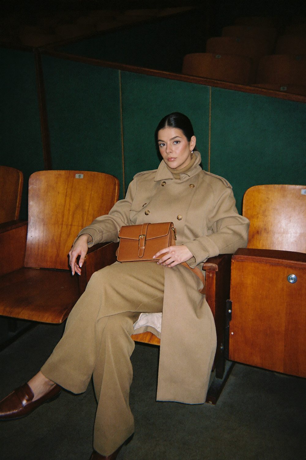 Dra. Isabelle Tobias de blazer cinza
